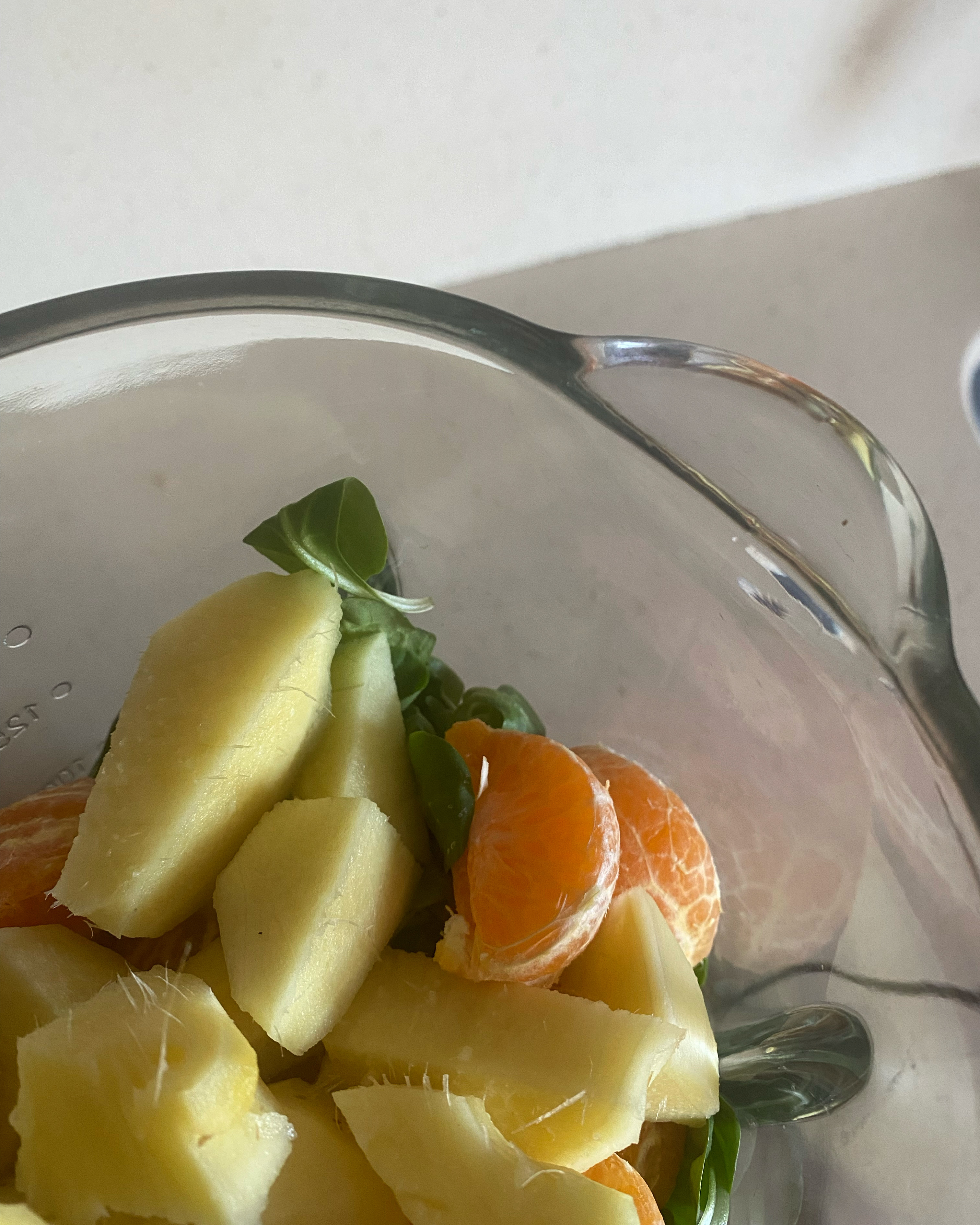 Una mezcla de frutas.